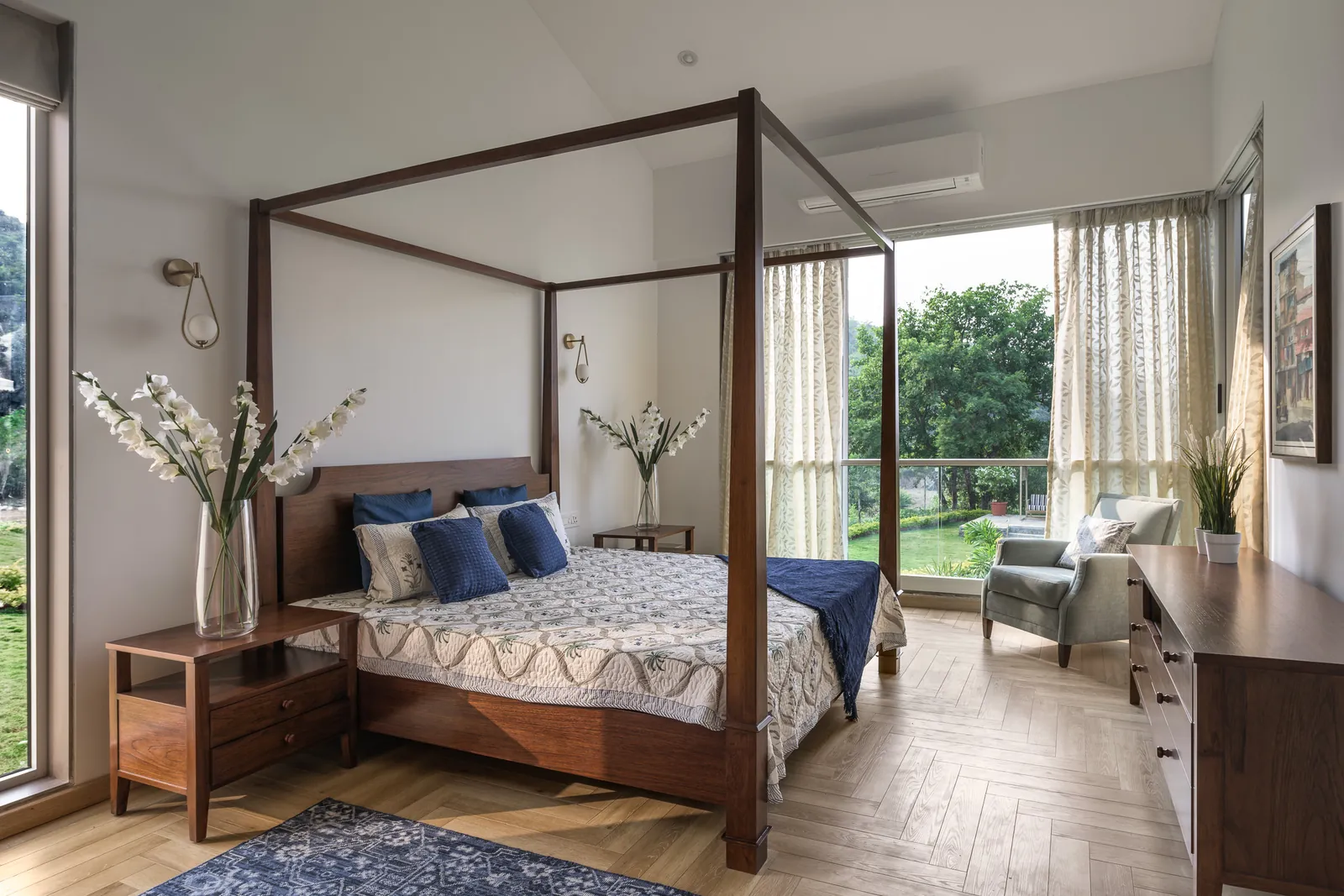Master bedroom with four-poster bed